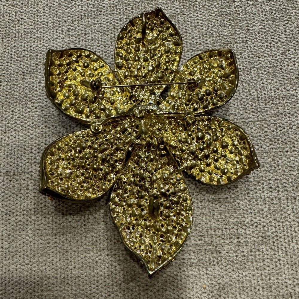 Beautiful Brooch/pin with loop - Picture 7 of 9